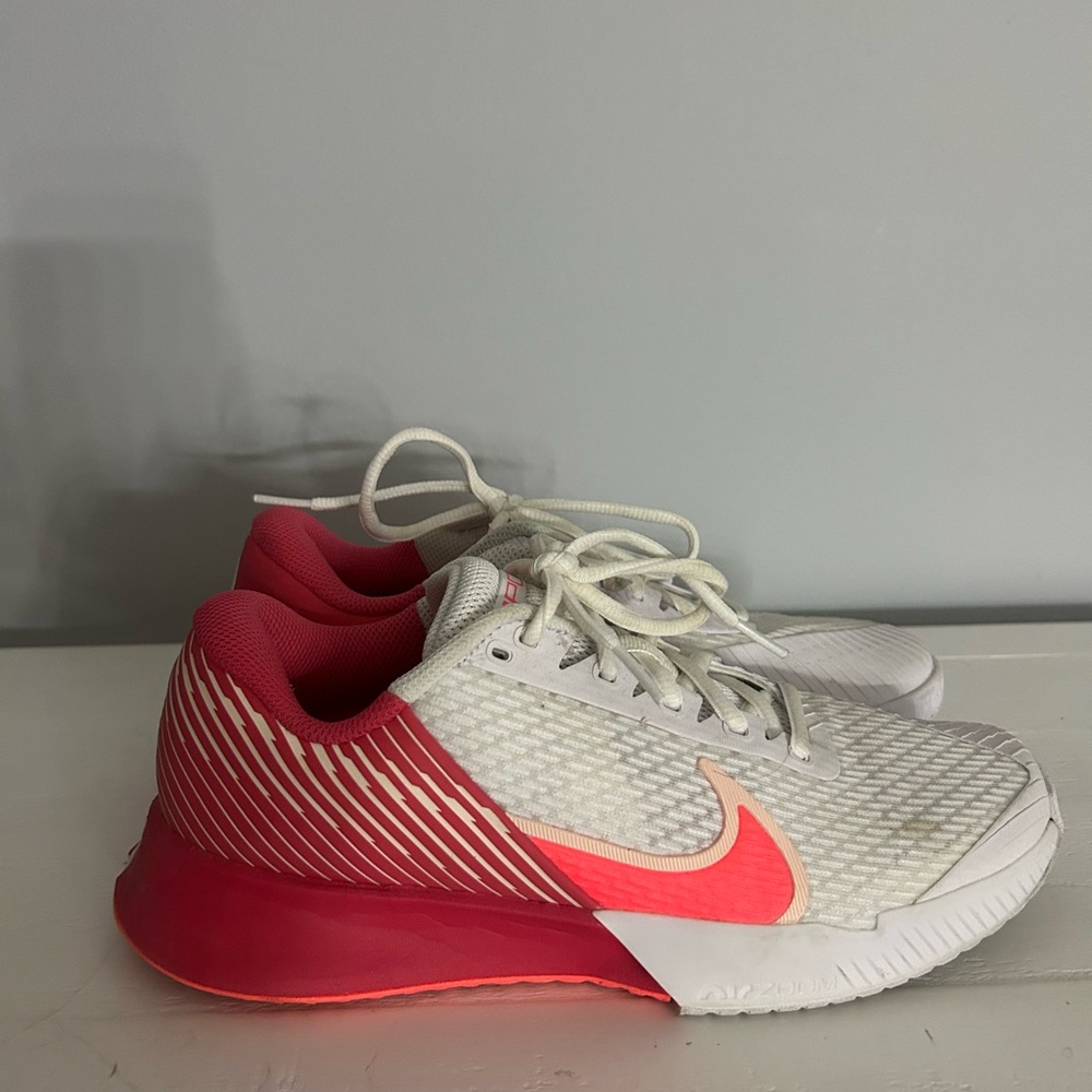 Nike Vapor Pro Tennis Court Shoes Women's 7.5 - White and Pink